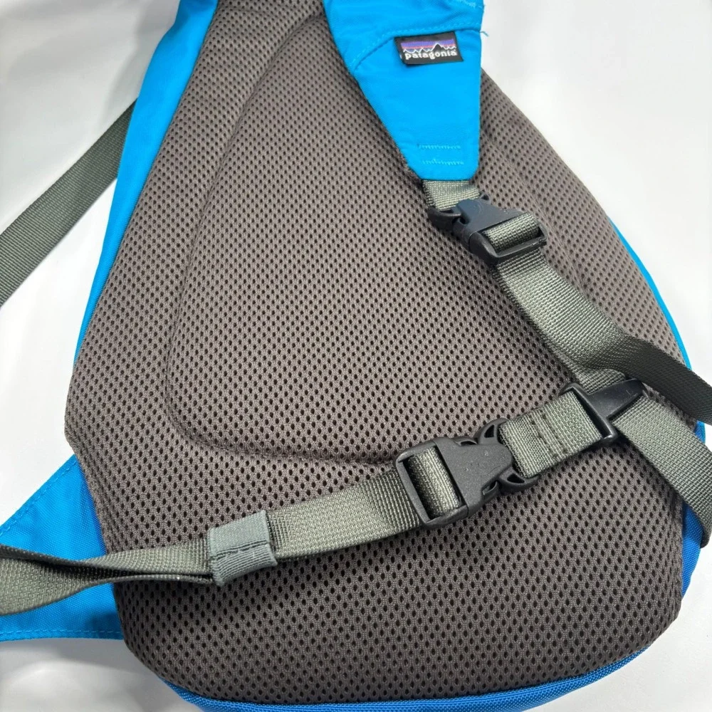 Patagonia Unisex 8L Sling Bag Atom Blue Crossbody Backpack Tudorza Pressard Logo